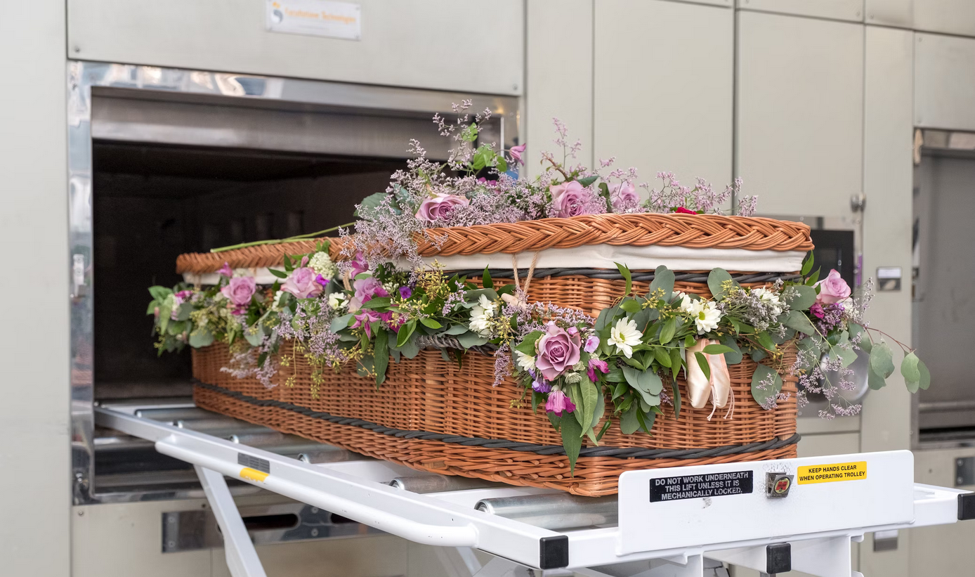 ковчег подготвен за кремация/coffin ready for cremation